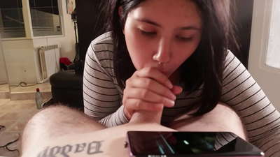 డిస్నీ [కమ్] చూస్తున్నప్పుడు నేను నా సవతి సోదరిని ఆటపట్టించాను